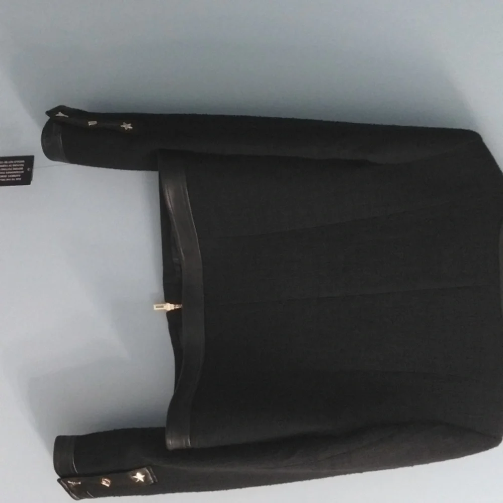 🔥 NWT Karl Lagerfeld Black Blazer with Fitted Silhouette Size 4 - Picture 6 of 6